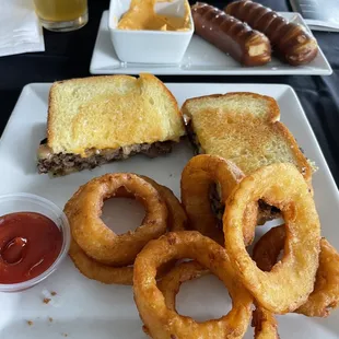 Pub House Melt with perfect Onion Rings