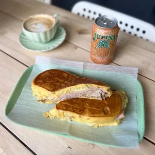 Cafe con Leche (12 oz)