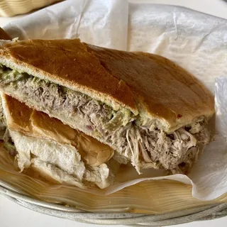 Pan Con Lechon