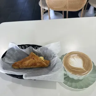 Cafe con leche and Guava pastry