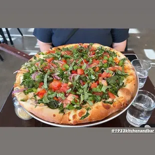 Margarita pizzza + extra veggies