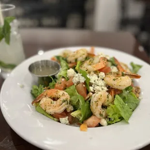 Gorgonzola salad with a mojito
