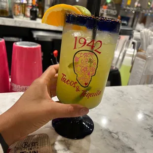 a hand holding a margarita