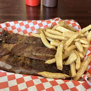 Lunch special - rib basket