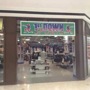 MacArthur Storefront