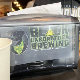 ows a black laboratory brewing logo