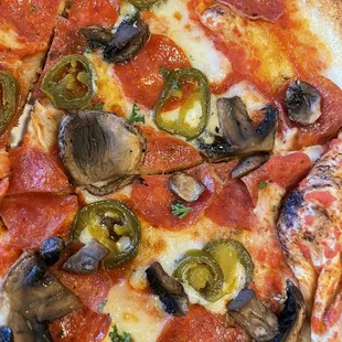 Our go-to // pepperoni, mushroom and jalapeños