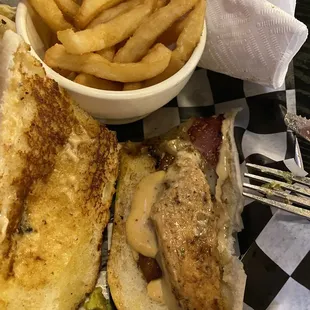 Small chicken portion on sandwich.