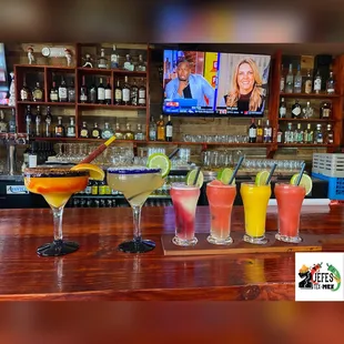 Mangoneada,2 jefes margarita on the rocks, sangaritinta matrimonio, mango,strawberry margaritas!