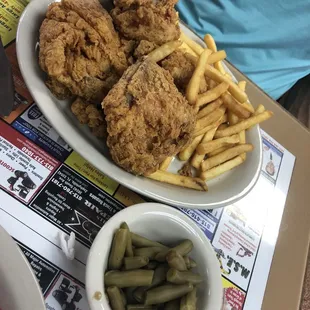 Fried chicken dinner , tuna salad