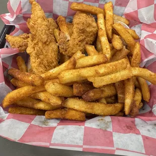 4 Piece Tender Basket w/Fries &amp; Bread