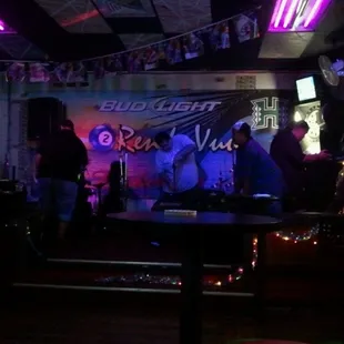 Live music at Rende Vuu, where the beers are cold and waitresses are hot!!