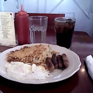4 sausage Links, Hashbrowns, 2 Eggs &amp; Toast for $3.25.