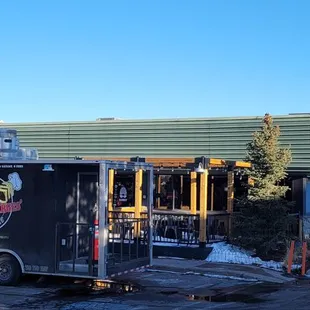 the outside of a restaurant