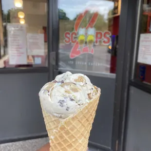 a hand holding an ice cream cone