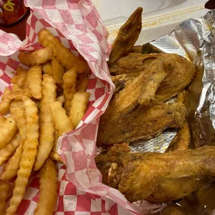 4 pc whole wing combo, dry season hot with fries
