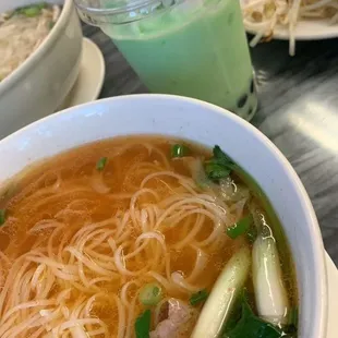ramen and noodles, food