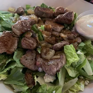 Steak salad with horseradish dressing