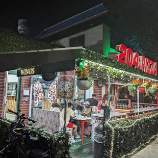 the outside of a restaurant at night