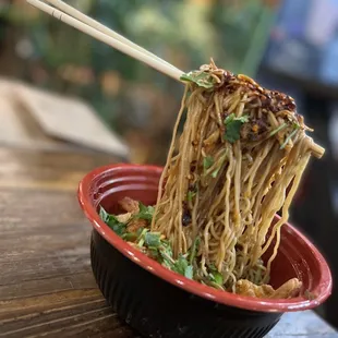 Floating garlic noodles