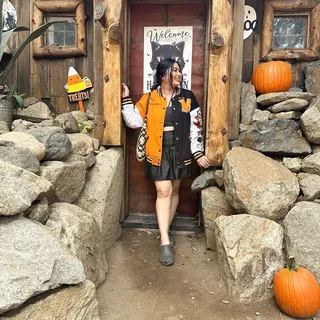Van N.