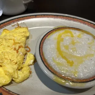 Eggs and cheese with butter grits