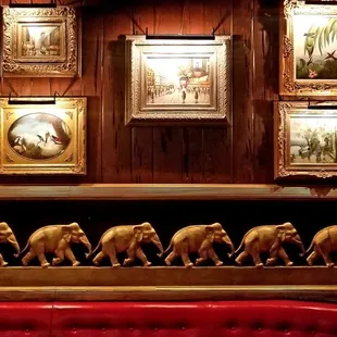 Cool old-time club-style atmosphere