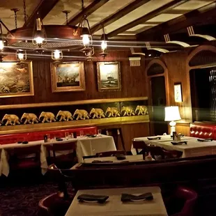 Cool old-time club-style atmosphere
