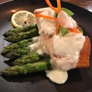 Salmon with asparagus
