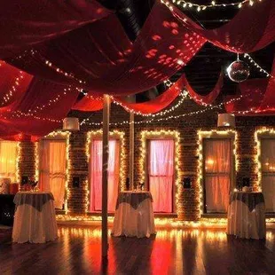 The most wonderful time of the year - a perfect venue for the holiday season.