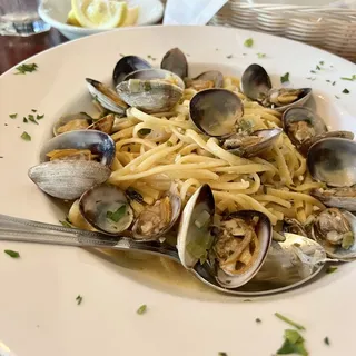 Clams & Linguini