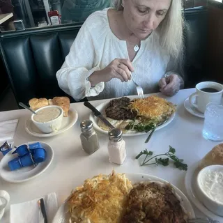 Hamburger Steak 'n' Eggs