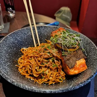 Garlic noodles with salmon