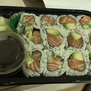R6 Salmon Avocado Roll