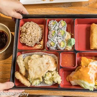Today's lunch was the vegetable  tempura bento box..........  Deliciously prepared, and presented as always......