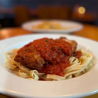 Chicken Parmesan con Linguini