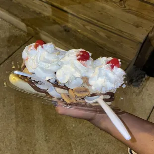 Banana split sundae