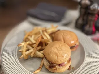 ENTYSE, Wine Bar & Lounge