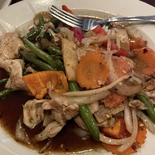 D3. Thai Basil Sauce with chicken.