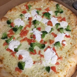 New 18" Pizza! Largest Pizza in Town!