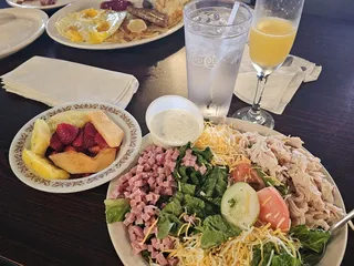 Lulu’s At The Lake