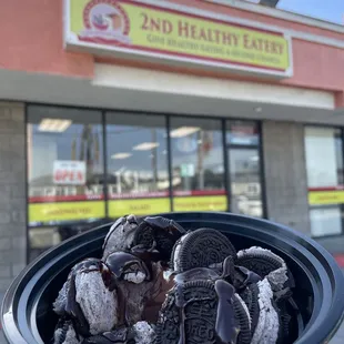 a bowl of oreo cookies