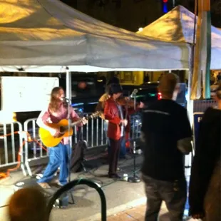 Dusty buskers right outside of Flanagans Celtic Corner