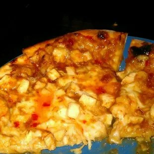 two slices of pizza on a blue plate