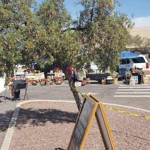 You can't see it but there were LOTS of vendors