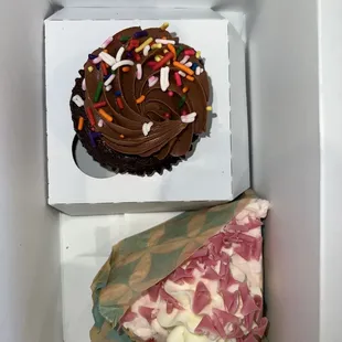 Cupcake and pie