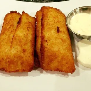 Tamal de Elote fried with fresh cheese and sour Cream!