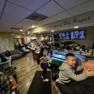 Order/lounging areas