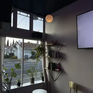 chill nook to read a book, meet with the homies, or enjoy your meal n bev