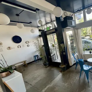 Cozy, cafe-like....